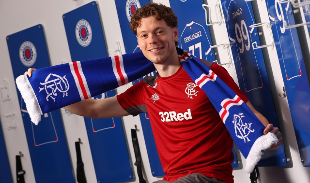 开云体育-官方：沃尔夫斯堡边锋奥尔森租借加盟流浪者，含选择买断条款