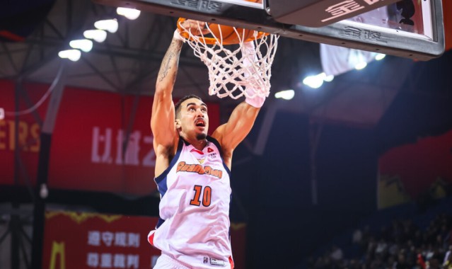 体育赛事-破案！奎因一打东北球队就特别来劲的原因找到，媒体人说出实情